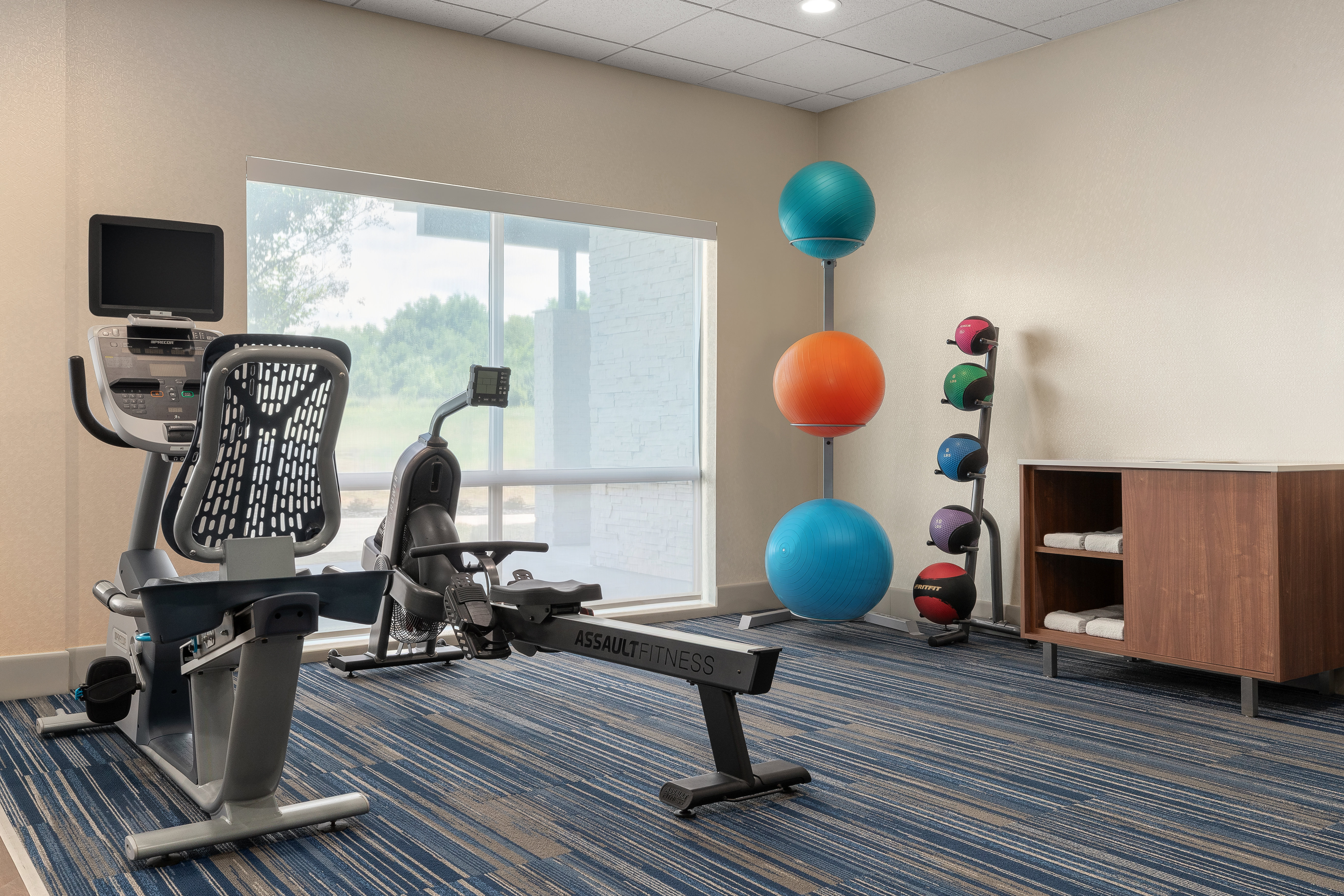 Holiday Inn Express Suites Staunton 44/75