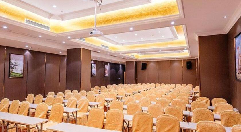 Vienna International Hotel (Shanghai Dishui Lake Lingang New City) 58/64
