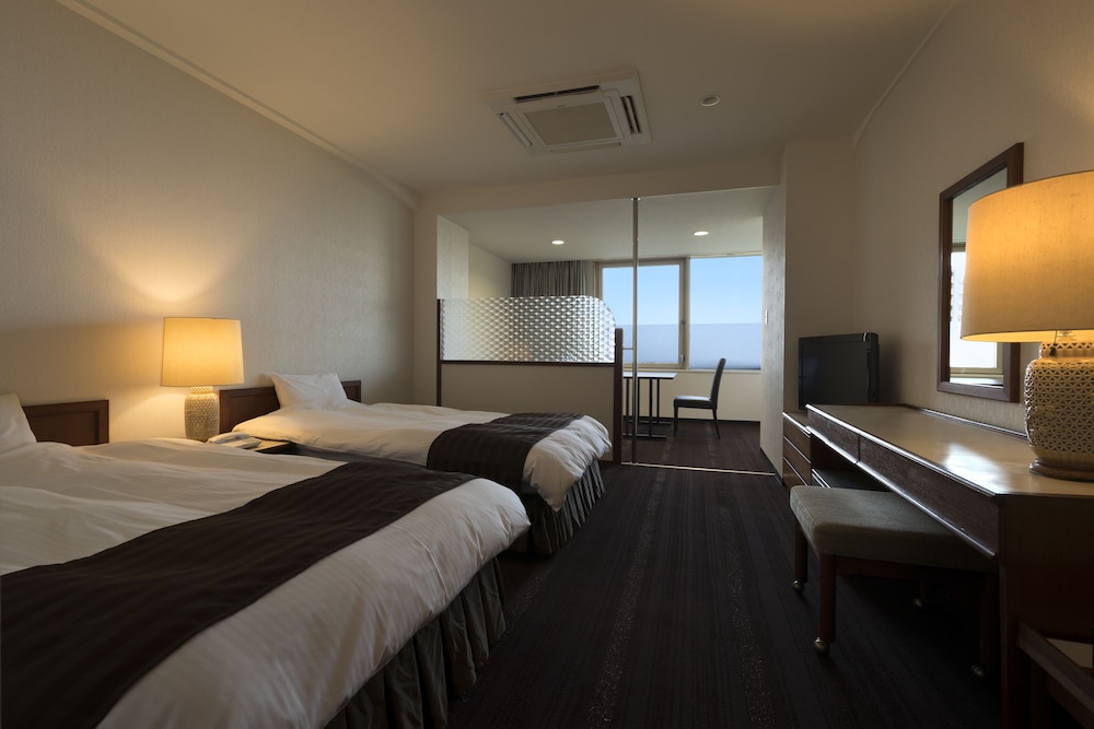 ROOM, TWIN BEDS