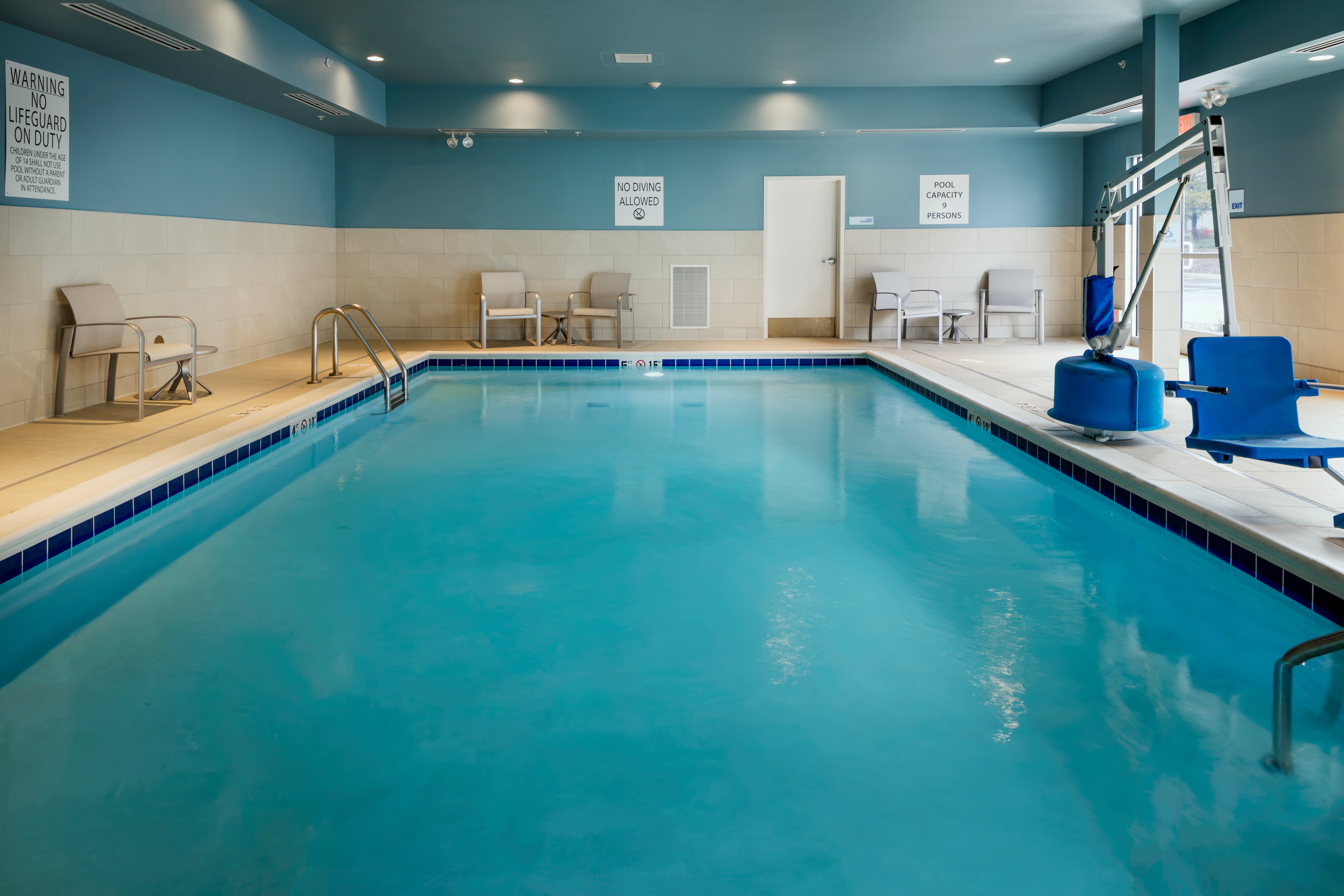 Holiday Inn Express and Suites Medford 24/38