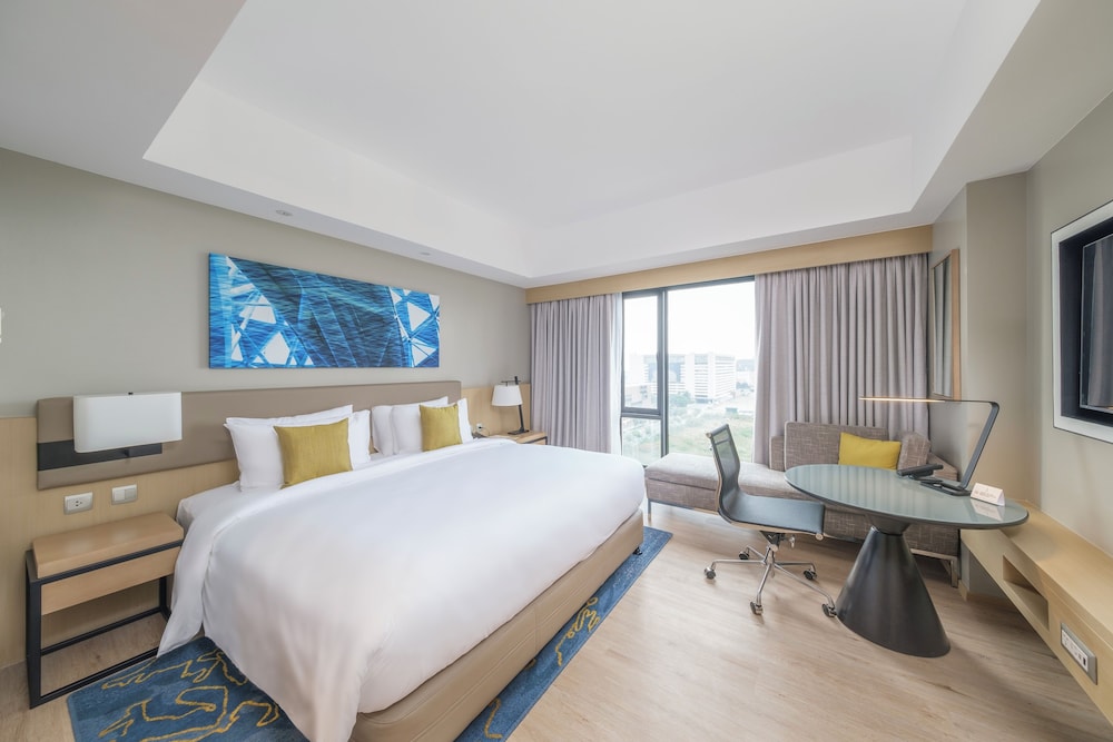 Seda Manila Bay 12/50