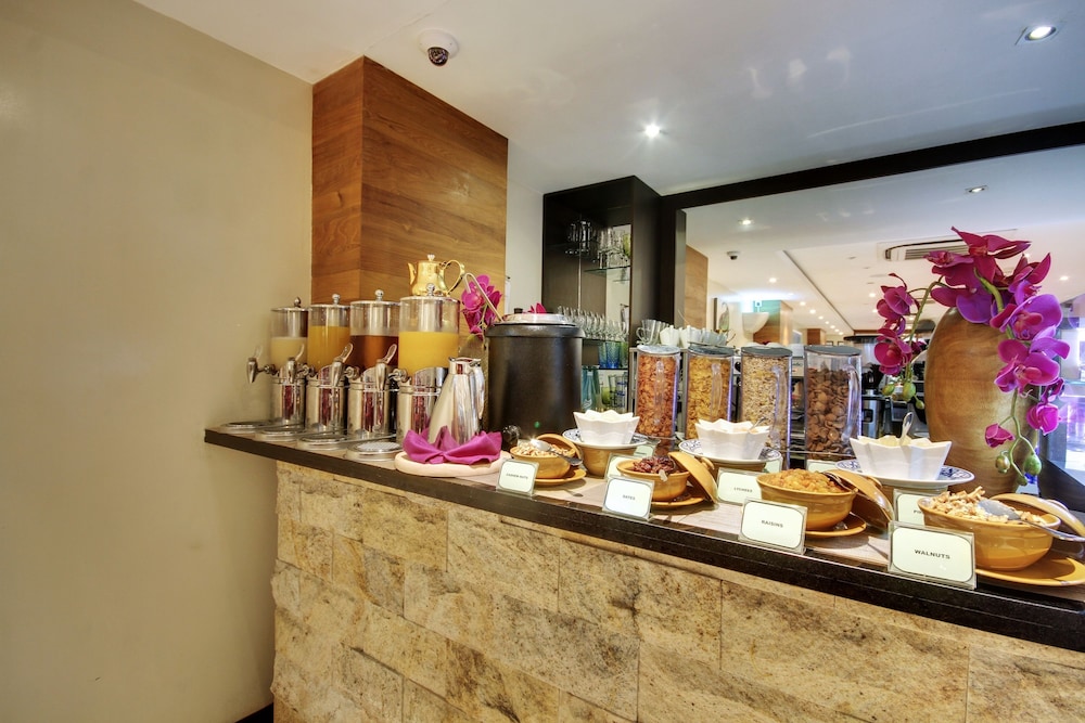 The Somerset Hotel 25/56