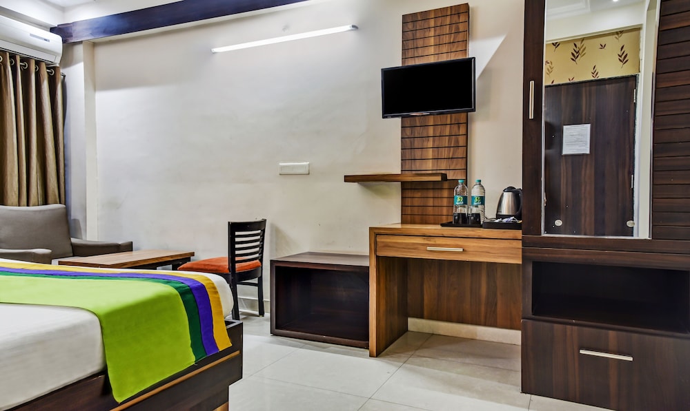 Oyo Rooms Sargam Cinemas 20/50