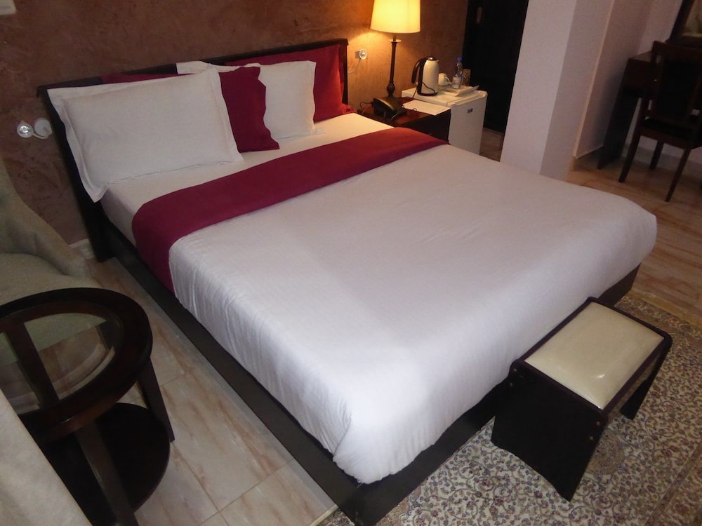 Safyad Hotel 7/40