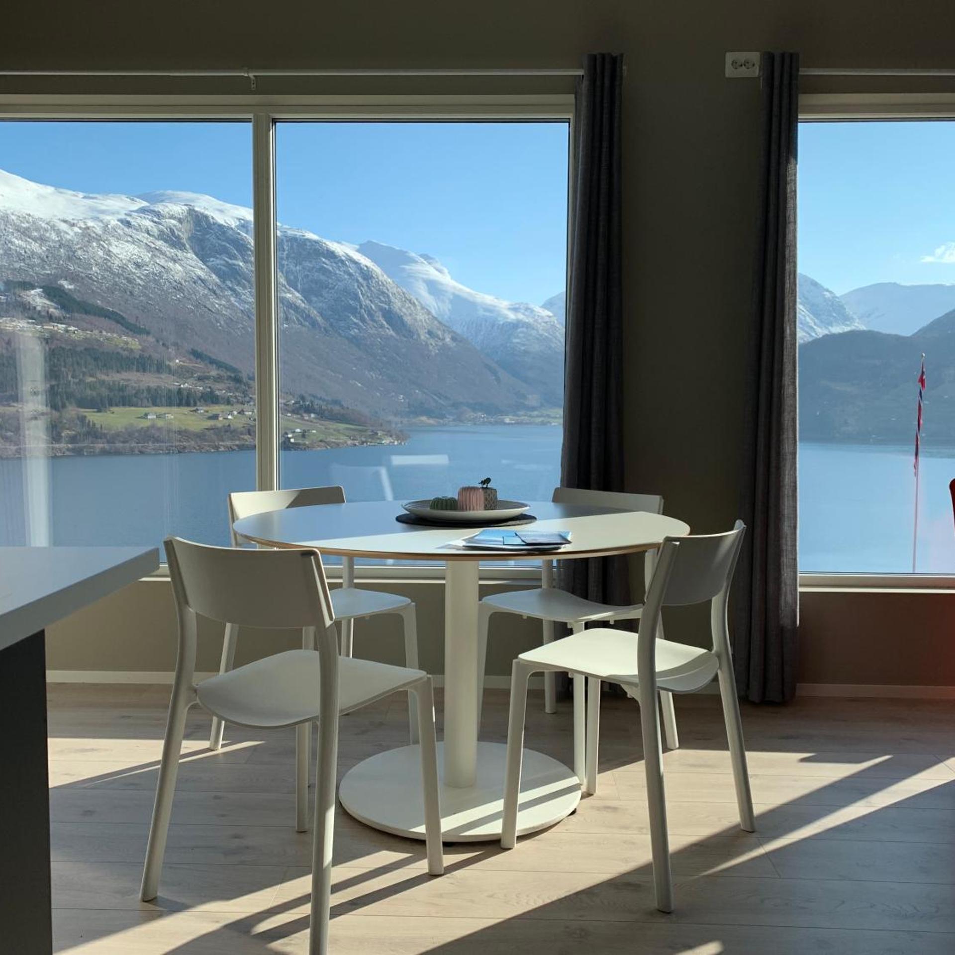 Olden Fjordhotel 47/50