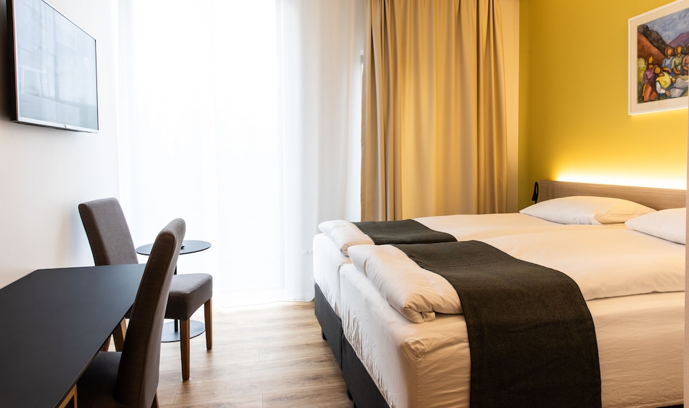 Hotel South Coast 15/64