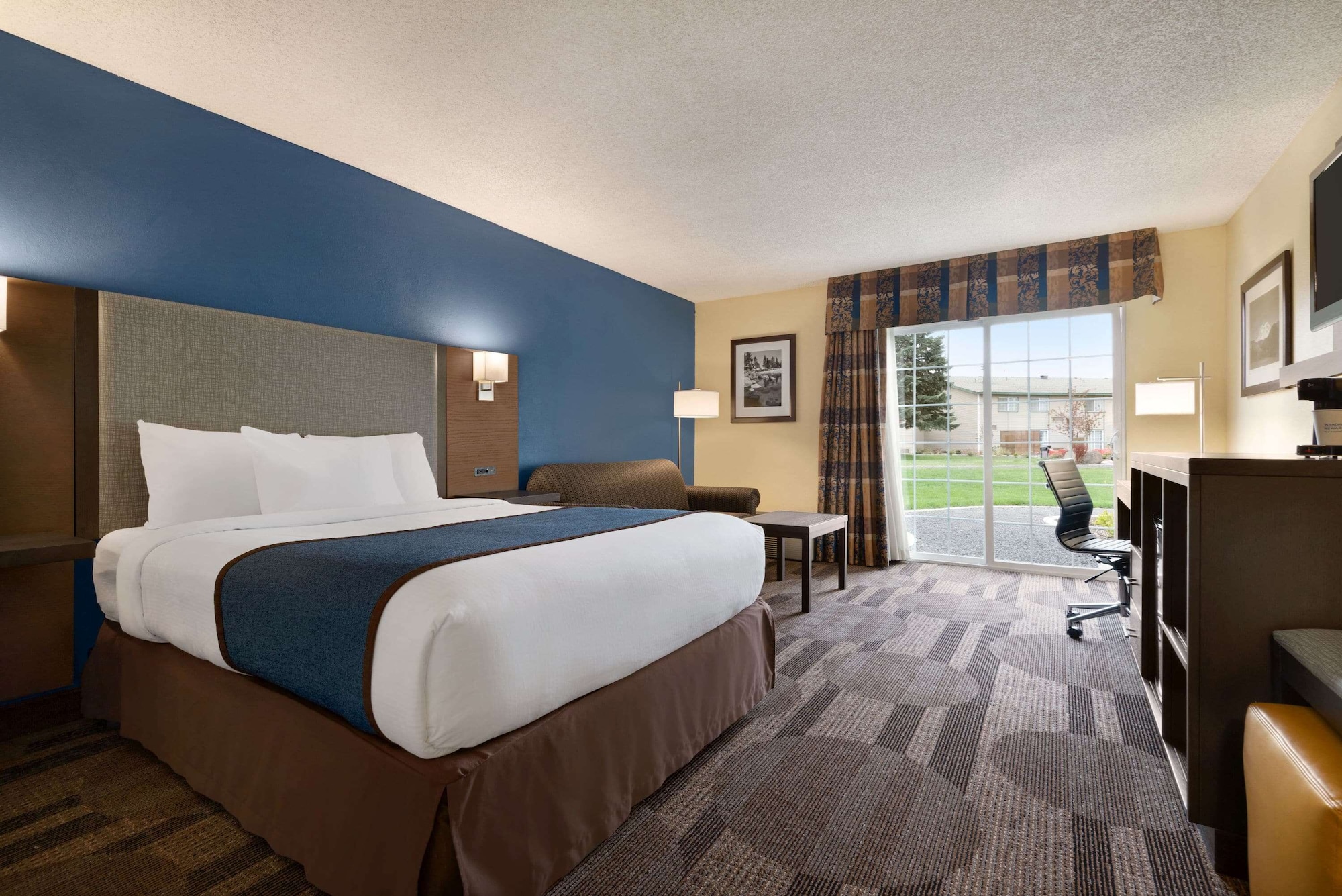 1 BEDROOM, SUITE, KING BED