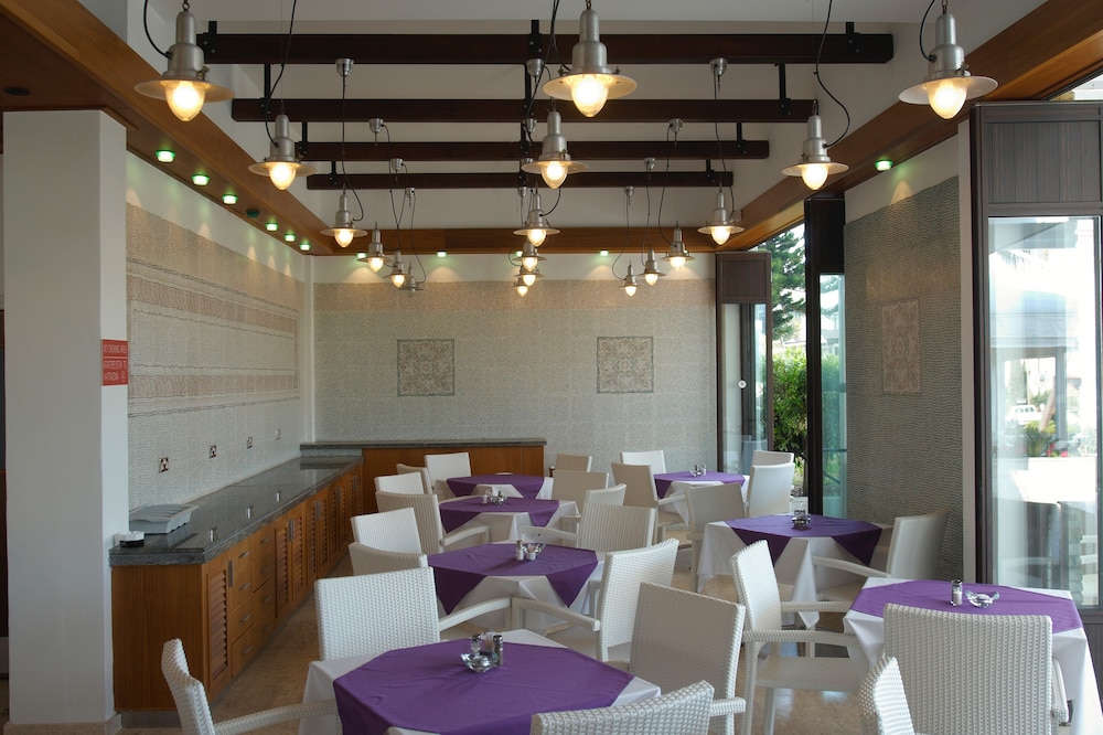 Senator Hotel Apartments - Adults Only 52/70