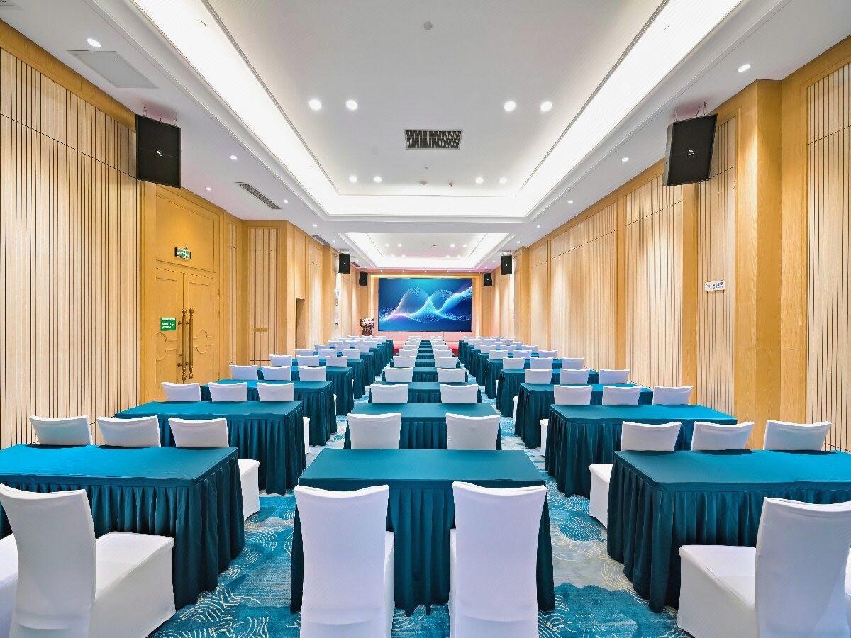 Vienna International Hotel (South Gate of Shenzhen International Convention and Exhibition Center) 32/39