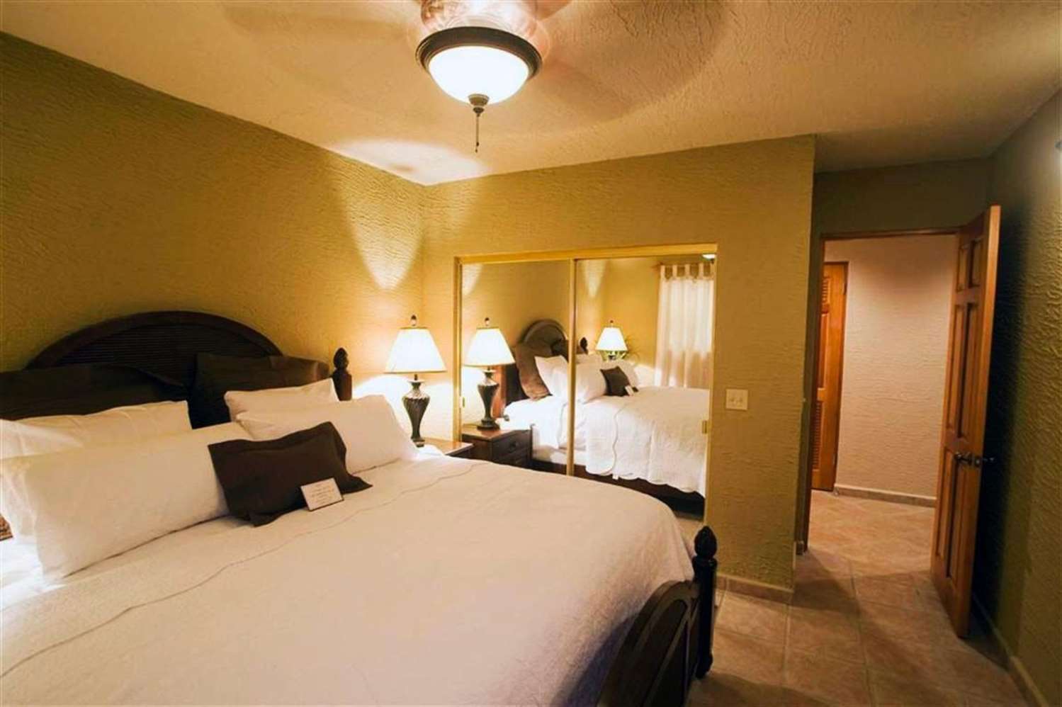 Clarion Suites Roatan at Pineapple Villas 8/46