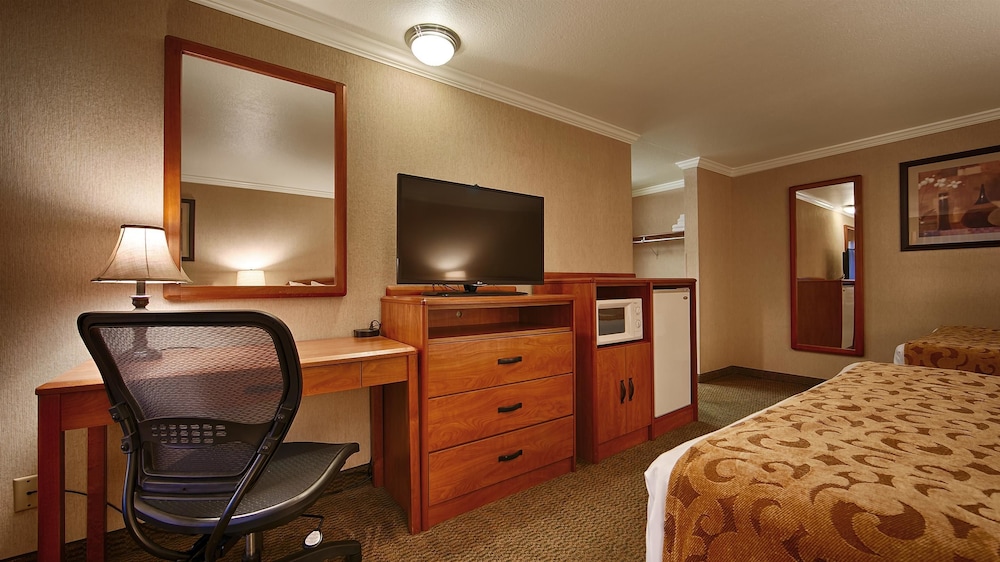 Best Western Holiday Hotel 8/18