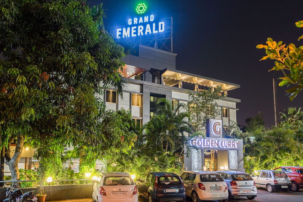 Treebo Grand Emerald Pune 2/50