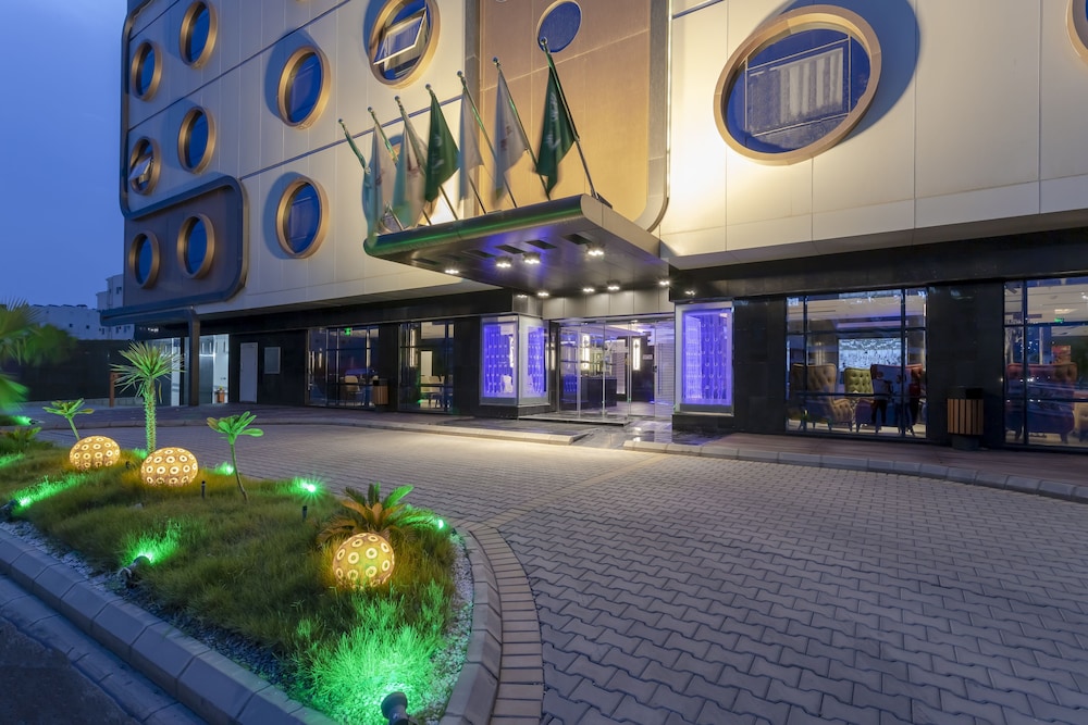 Y Platinum Hotel 41/43