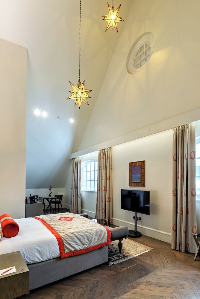 THAMES, SUITE