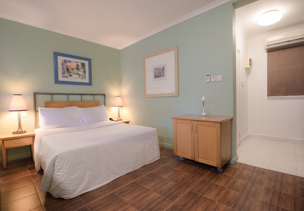 STUDIO, QUEEN BED