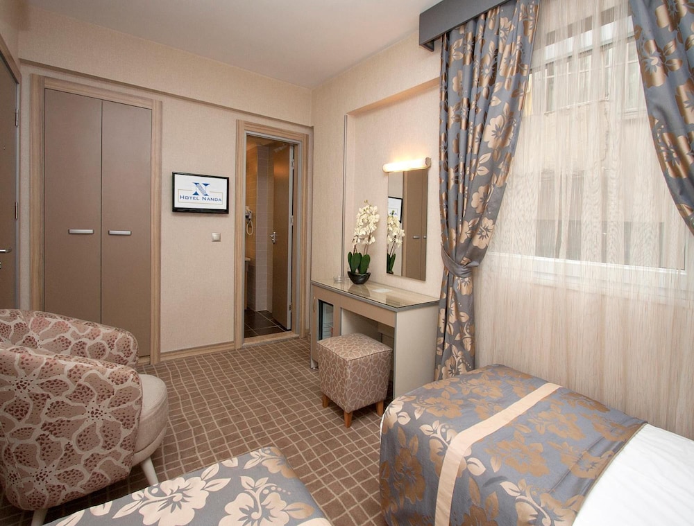 Nanda Hotel 44/63
