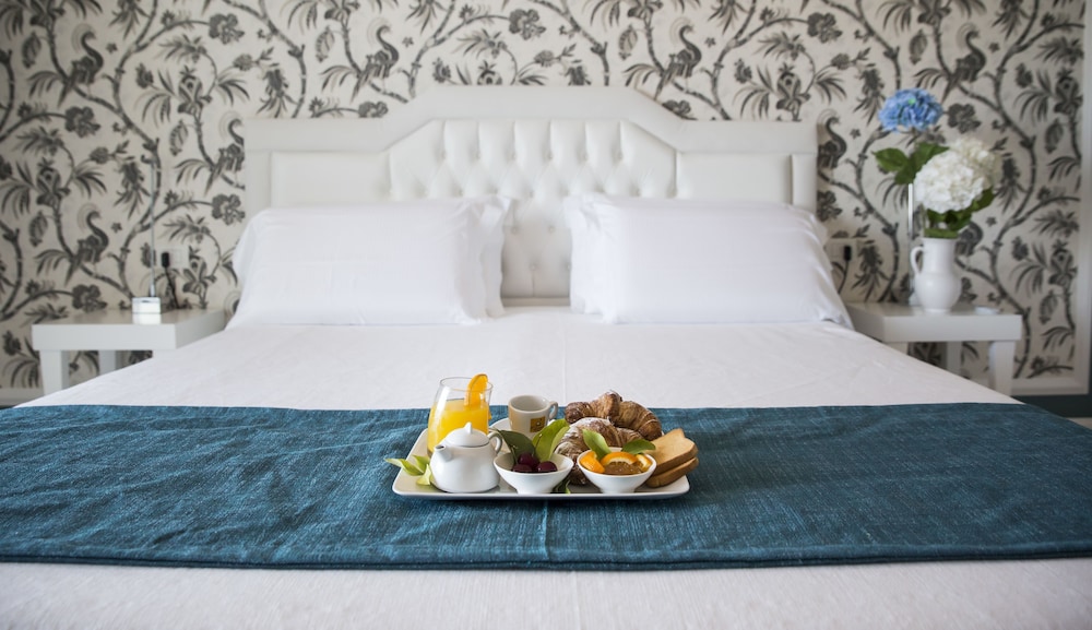 Bianco Riccio Suite Hotel 69/79
