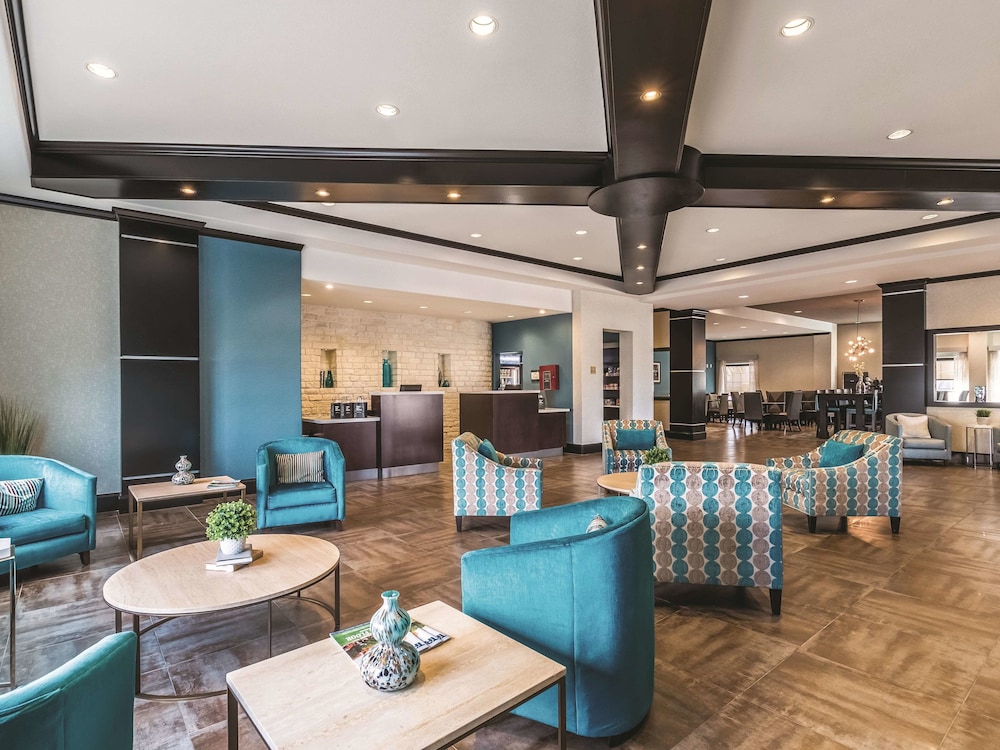La Quinta Inn & Suites by Wyndham Dallas Grand Prairie South 37/44