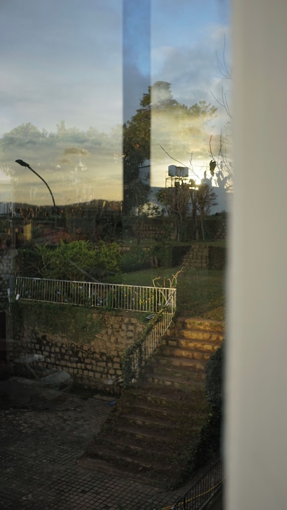 Lu Tan Villa 64/72