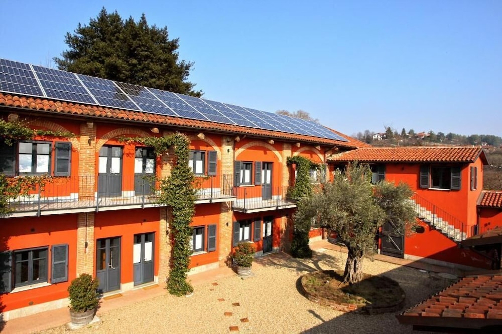 Le Serre Suites and Apartments 2/34