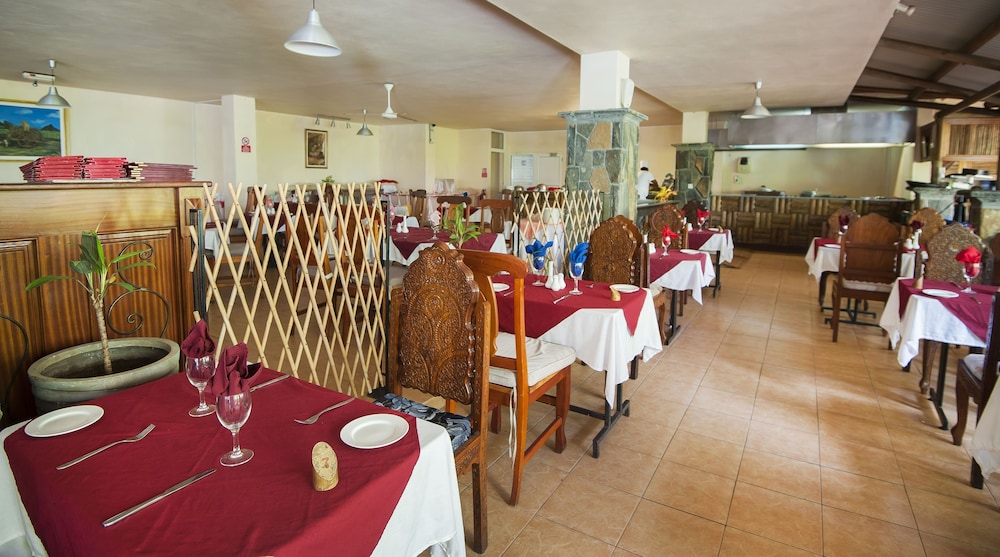 Le Palmiste Resort and Spa 66/76