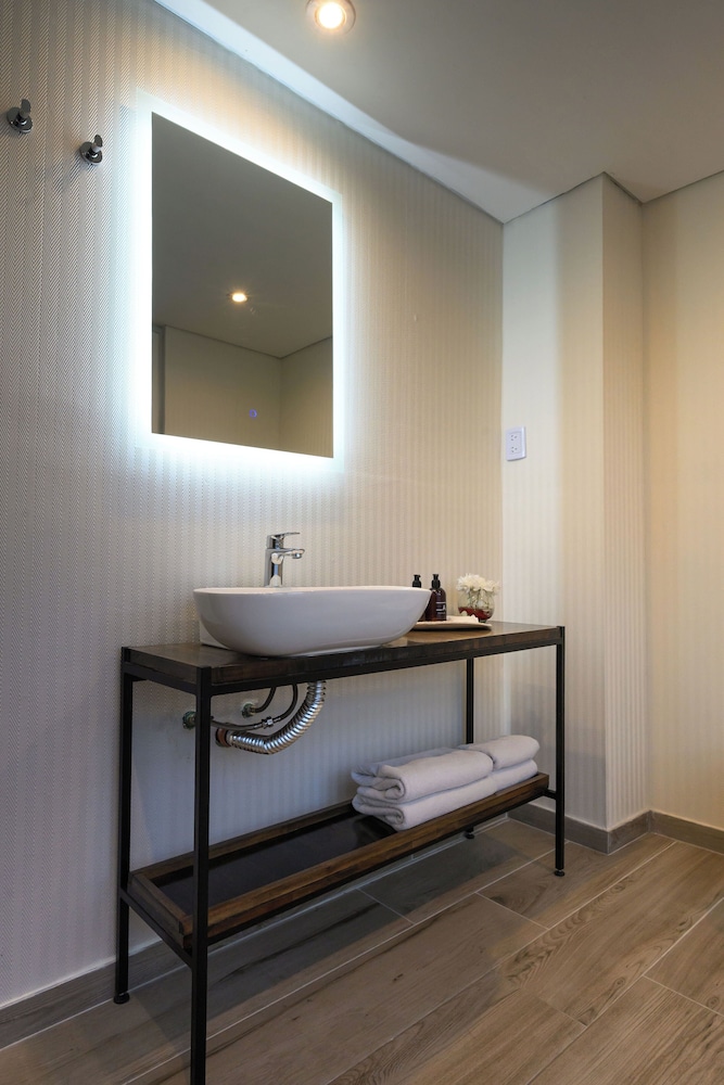 Midtown Boutique Hotel 49/70