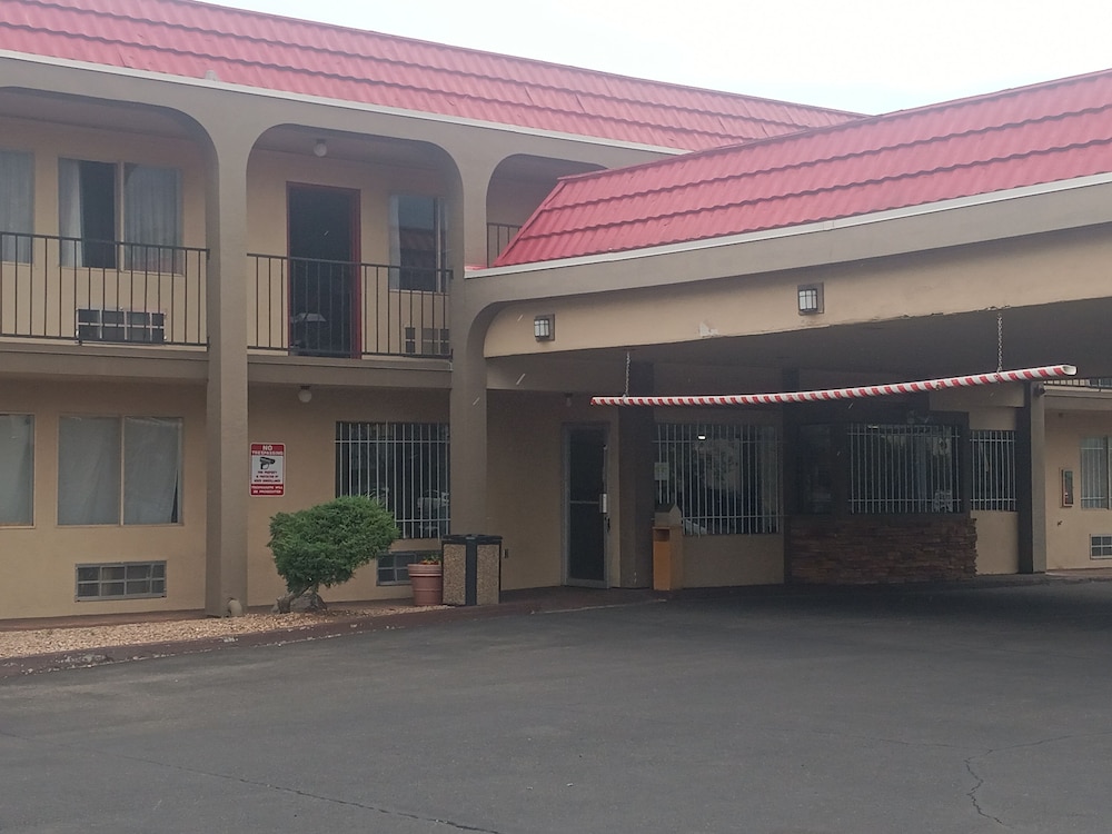 Tree Inn & Suites Albuquerque 2/27