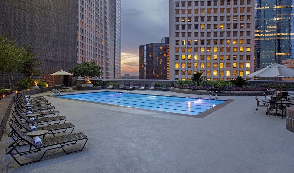 Hyatt Regency Houston 67/71