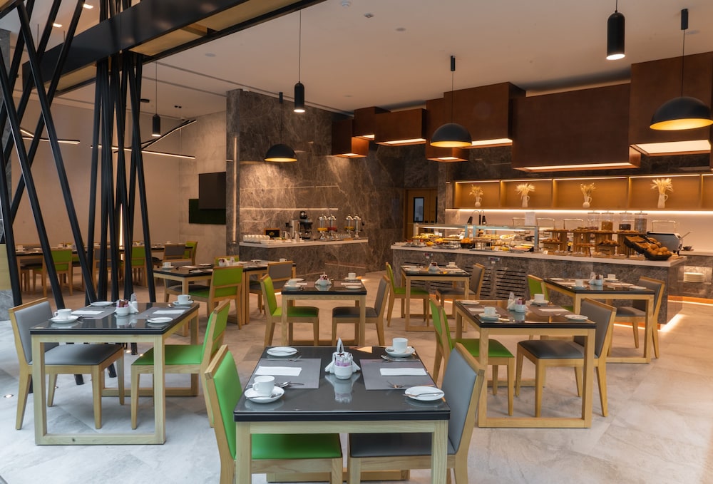 Al Khoory Courtyard Hotel — 3