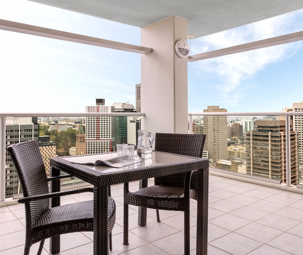 Oaks Brisbane Casino Tower Suites 32/50