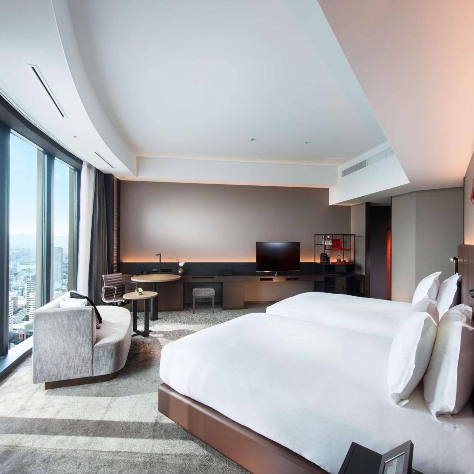 JUNIOR SUITE, TWIN BEDS, CORNER