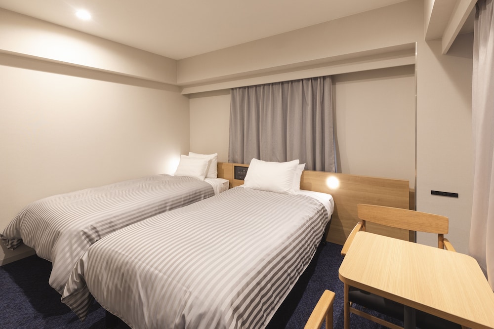 DELUXE, TWIN BEDS