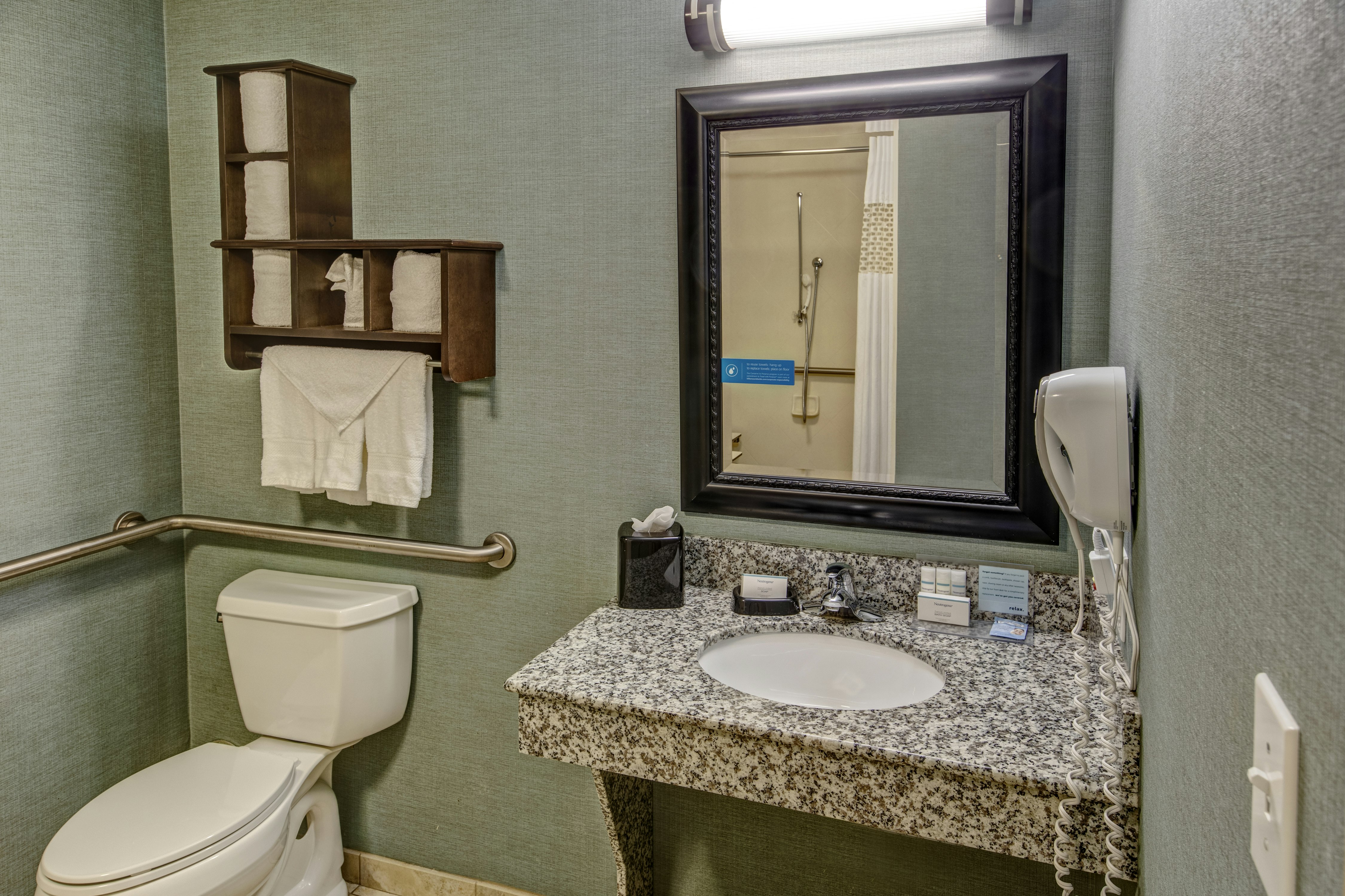 Hampton Inn Suites Birmingham 280 East Eagle Point 56/62