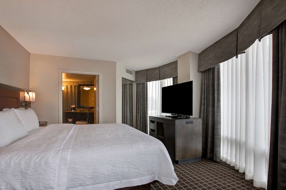 Hampton Inn & Suites Greenville Downtown RiverPlace 15/52