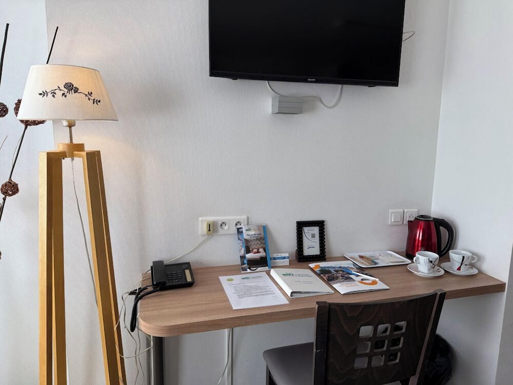 Brit Hotel Besancon l'Horloge 36/50