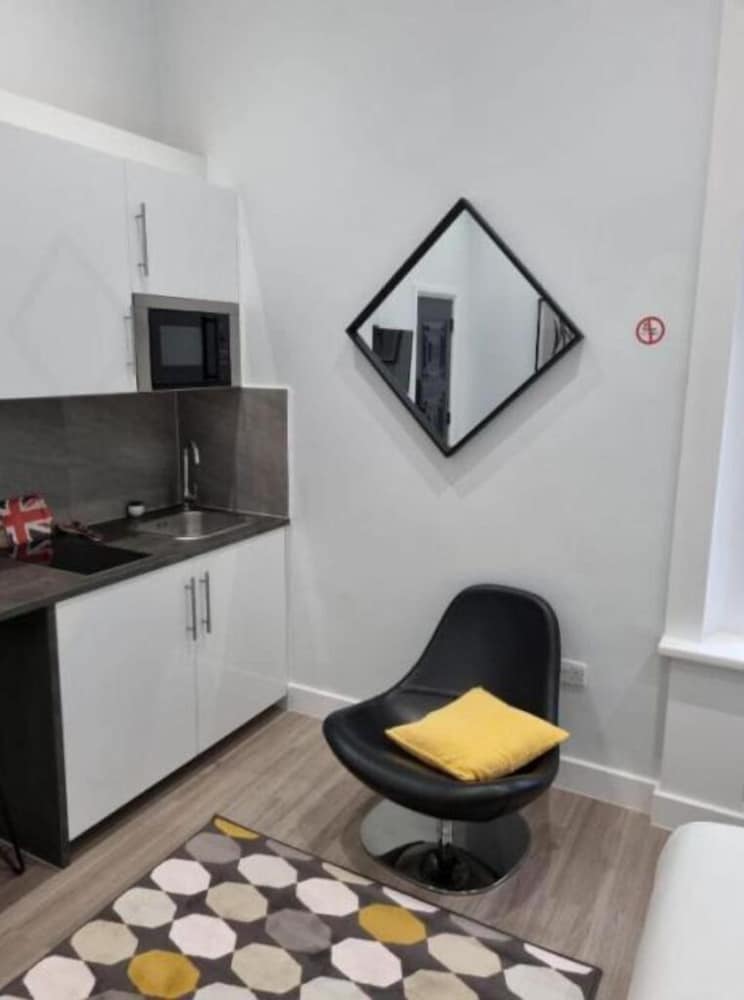 HYDE PARK SUITES 9/55