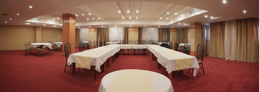 restaurant cafeteria
