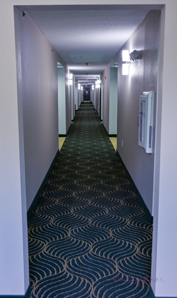 Super 8 by Wyndham High Point/Greensboro 10/34