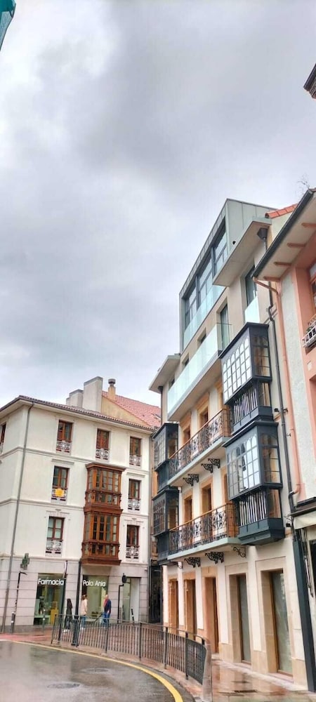 Zalle Oviedo Suites 1/15