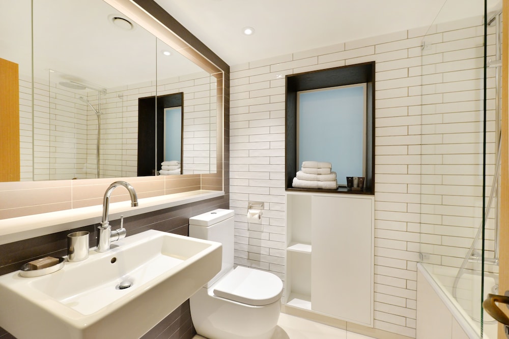 Superior St Christophers Place 23/27