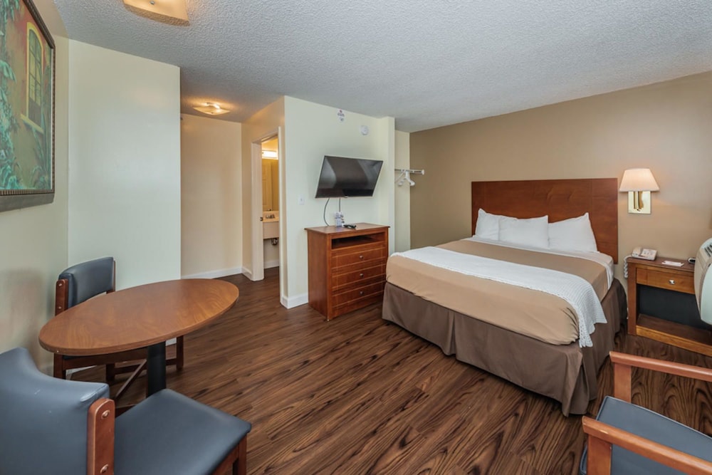 Suburban Extended Stay Clearwater 19/33