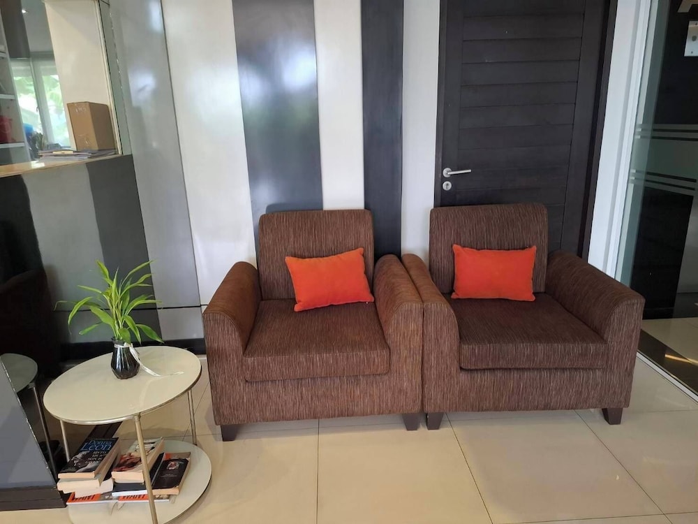 Crystal Suites Suvarnabhumi Airport 47/63