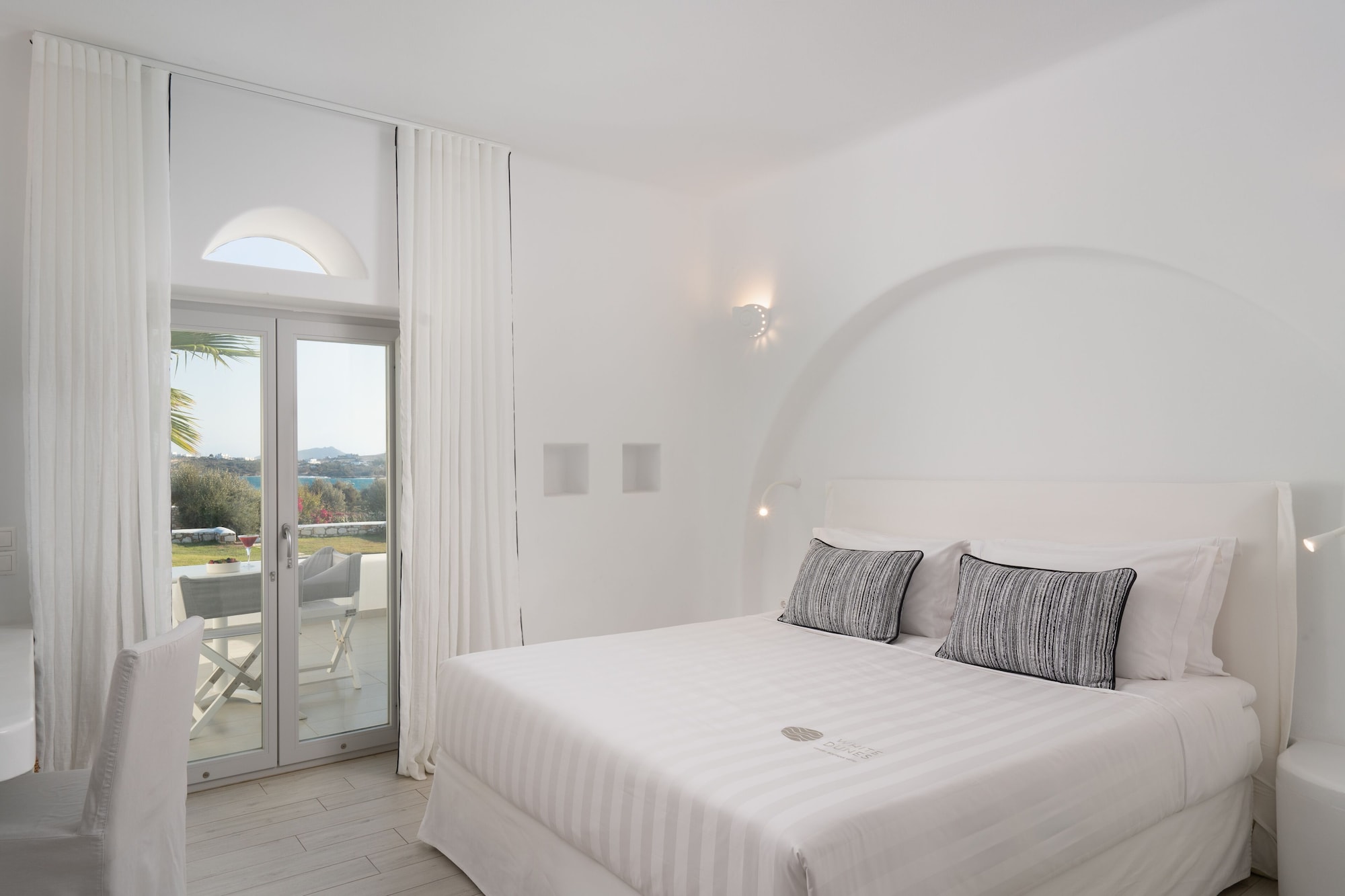 Elegant, Suite, 1 King and 1 Single Beds, Sea View