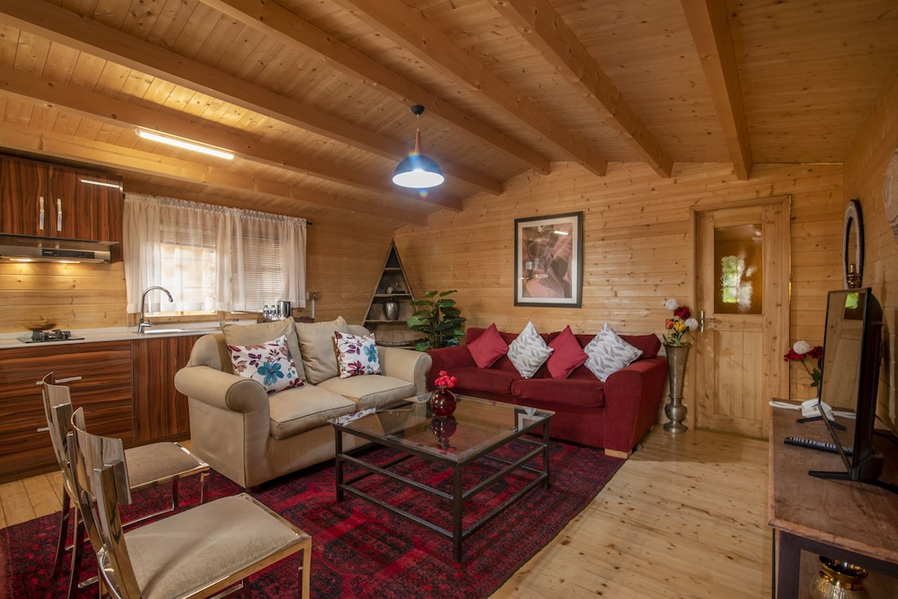 Fair Acres Boutique Hotel 56/71