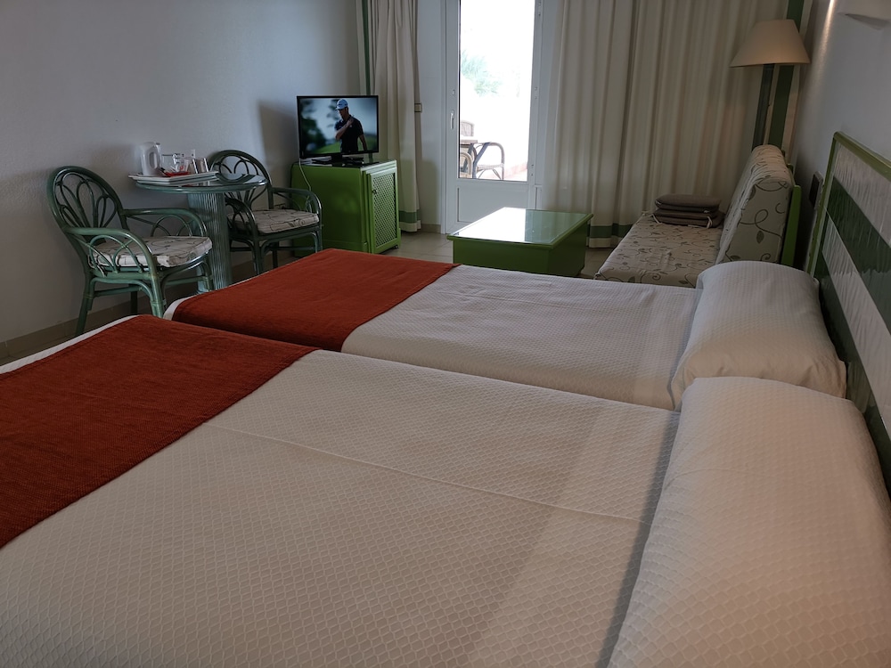 SUPERIOR, DOUBLE BED, PARTIAL SEA VIEW, TERRACE