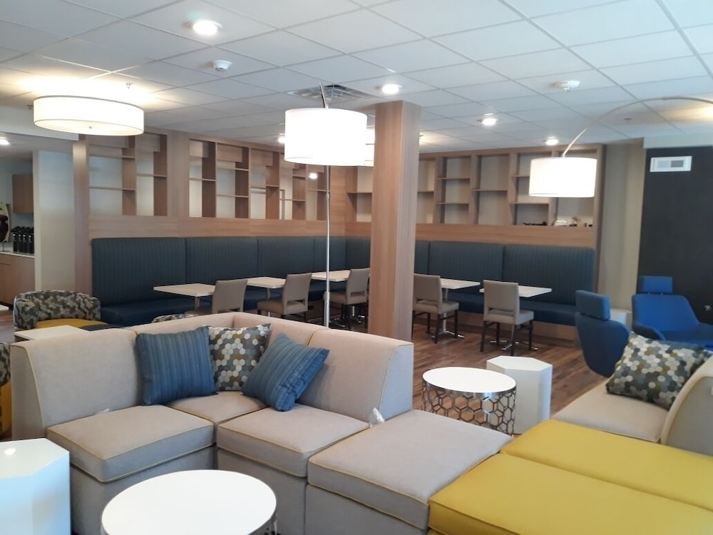 Microtel Inn & Suites by Wyndham Woodland Park 22/33