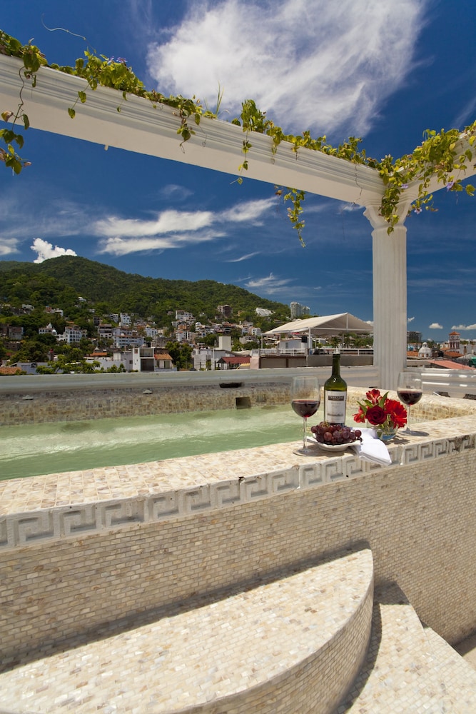 Rivera del Rio Boutique Hotel 70/81