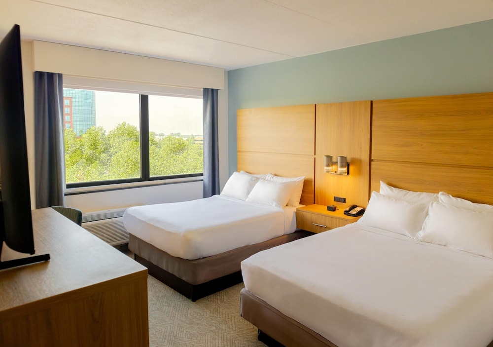 DELUXE, 2 QUEEN BEDS