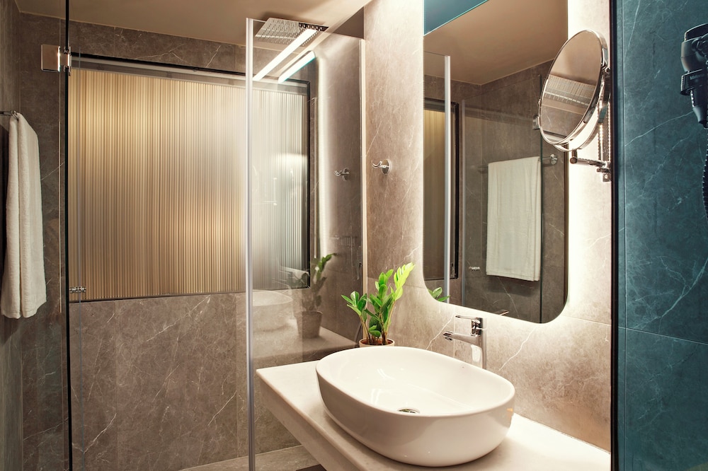 Zeus Essence Athens Central, Trademark Collection by Wyndham 61/63