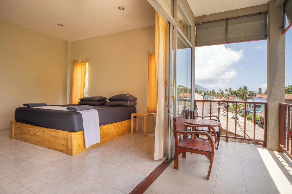 Echo Beach Backpackers 15/50